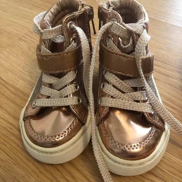 Bundle of girls shoes size 5/5.5