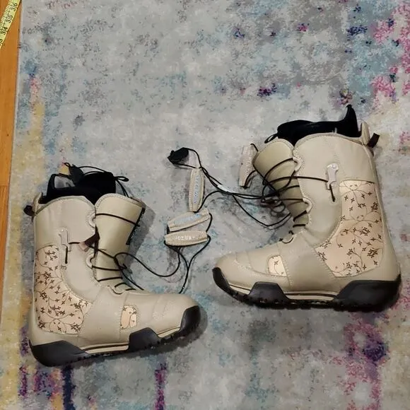 Burton Emerald Ski Or Snowboard Boots Women's Size 8