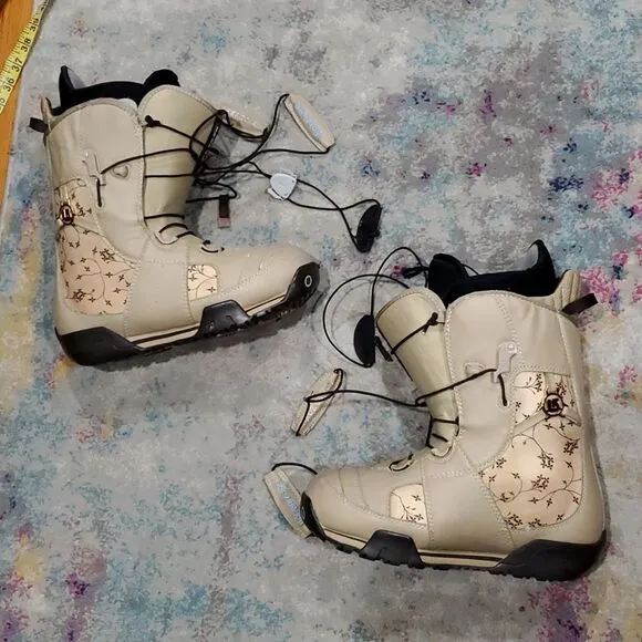 Burton Emerald Ski Or Snowboard Boots Women's Size 8