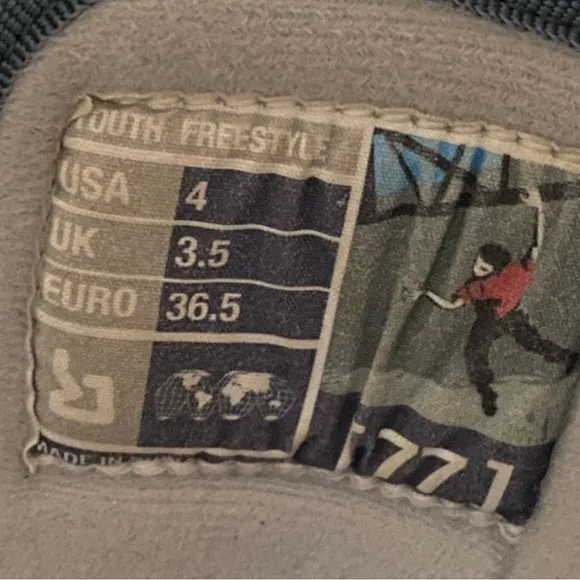 Burton youth snowboarding boots