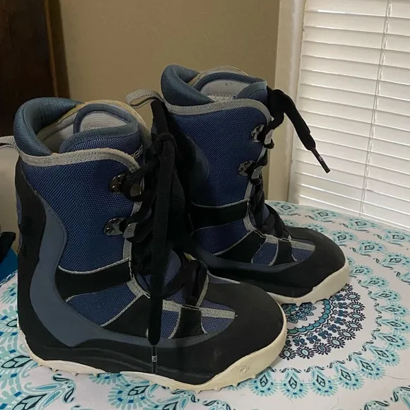 Burton youth snowboarding boots