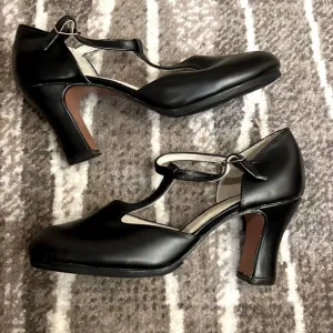 Capezio t strap character shoes NWOT