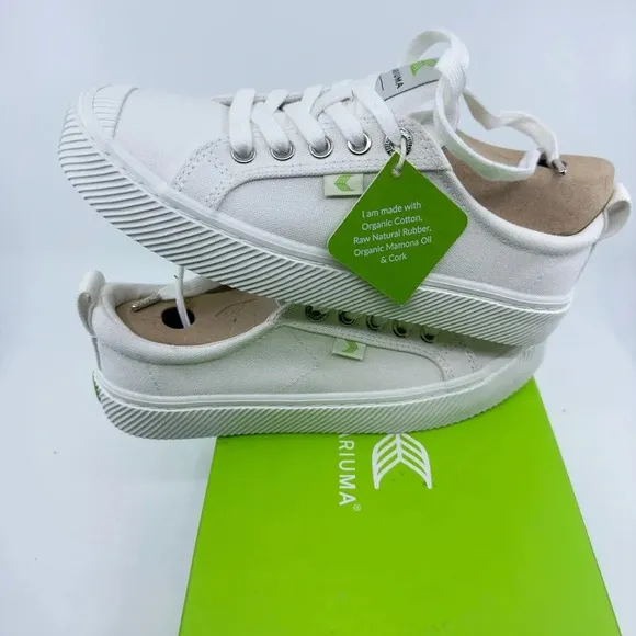 Cariuma Oca Low Canvas Sneaker Casual Shoes Lace-Up Off-White 4.5 Mens 6 Womens