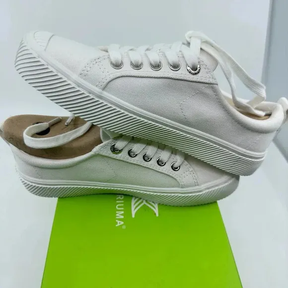 Cariuma Oca Low Canvas Sneaker Casual Shoes Lace-Up Off-White 4.5 Mens 6 Womens