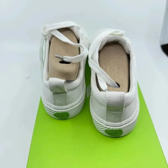 Cariuma Oca Low Canvas Sneaker Casual Shoes Lace-Up Off-White 4.5 Mens 6 Womens