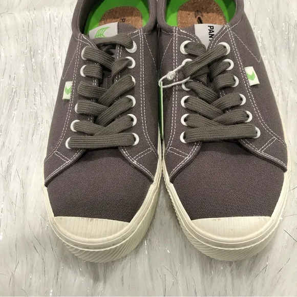 CARIUMA SNEAKERS MIGTH BE MY FAVORITE SHOES OF ALL TIME.SIZE