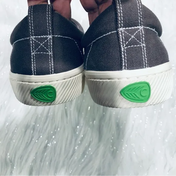 CARIUMA SNEAKERS MIGTH BE MY FAVORITE SHOES OF ALL TIME.SIZE