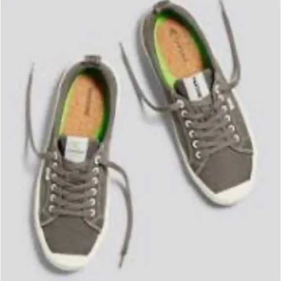CARIUMA SNEAKERS MIGTH BE MY FAVORITE SHOES OF ALL TIME.SIZE