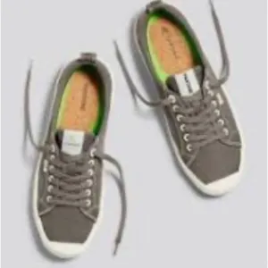 CARIUMA SNEAKERS MIGTH BE MY FAVORITE SHOES OF ALL TIME.SIZE