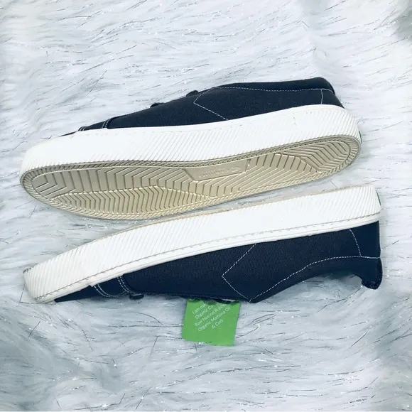 CARIUMA SNEAKERS MIGTH BE MY FAVORITE SHOES OF ALL TIME.SIZE