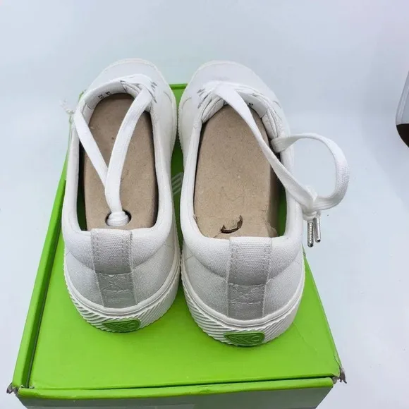 Cariuma Unisex Oca Low Canvas Sneaker Casual Shoes Lace-Up Off-White Size 9/10.5