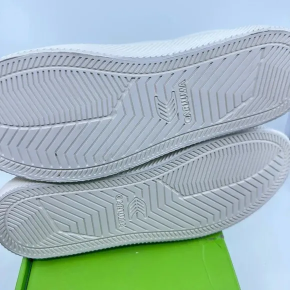 Cariuma Unisex Oca Low Canvas Sneaker Casual Shoes Lace-Up Off-White Size 9/10.5