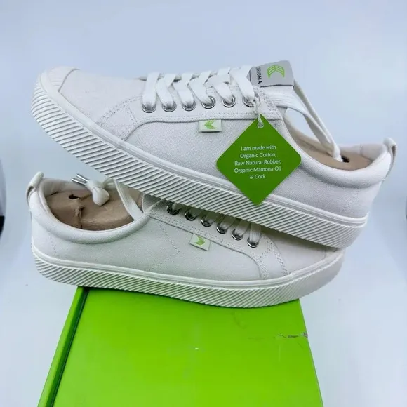Cariuma Unisex Oca Low Canvas Sneaker Casual Shoes Lace-Up Off-White Size 9/10.5