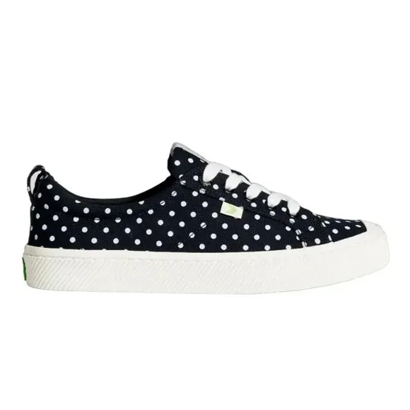 Cariuma Unisex Oca Low Canvas Sneaker Shoes Black White Polka Dots Size 10/11.5