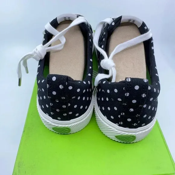 Cariuma Unisex Oca Low Canvas Sneaker Shoes Black White Polka Dots Size 10/11.5