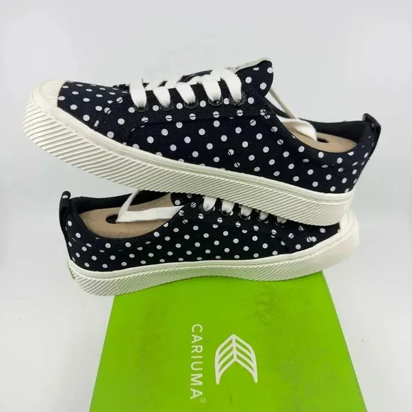 Cariuma Unisex Oca Low Canvas Sneaker Shoes Black White Polka Dots Size 4.5/6