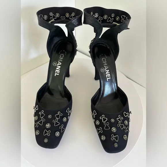 CHANEL 3.5-inch black shoes in size 7(37).