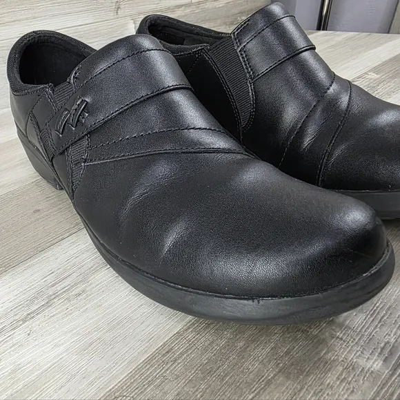 Clarks Angie Pearl Slip-On Leather Shoes Womens Size 11