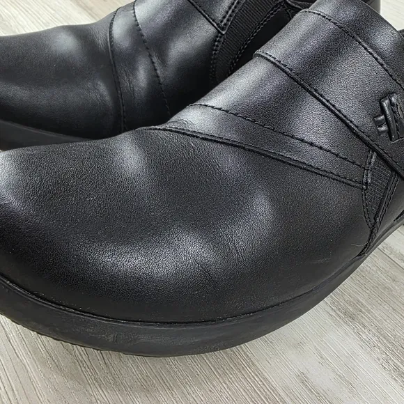 Clarks Angie Pearl Slip-On Leather Shoes Womens Size 11