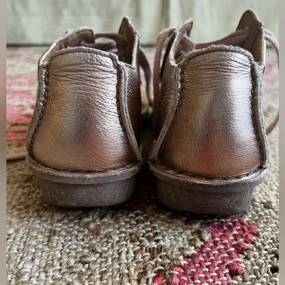 Clark's Unstructured Women’s Funny Dream, Derby Rose, Size 8, EUC, gold moccasin