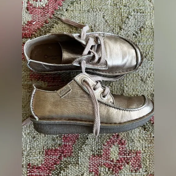 Clark's Unstructured Women’s Funny Dream, Derby Rose, Size 8, EUC, gold moccasin