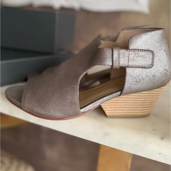 Comfortable shoes! Velcro closure! Leather shoes