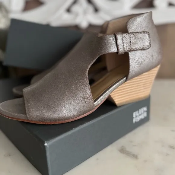 Comfortable shoes! Velcro closure! Leather shoes