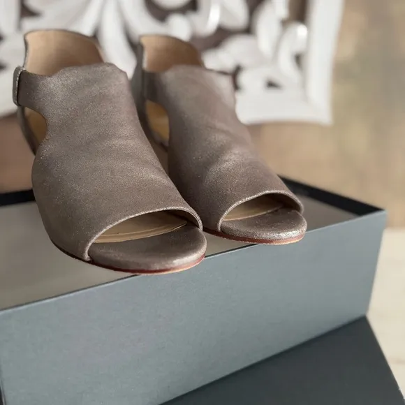 Comfortable shoes! Velcro closure! Leather shoes