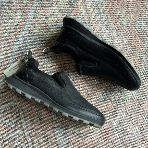 Cougar Rain Runner Sneaker Rave