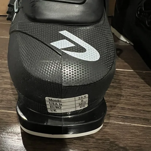 Dalbello Chakra 95 Women's Ski Boots, Size 6, Size 23.5, Brand New