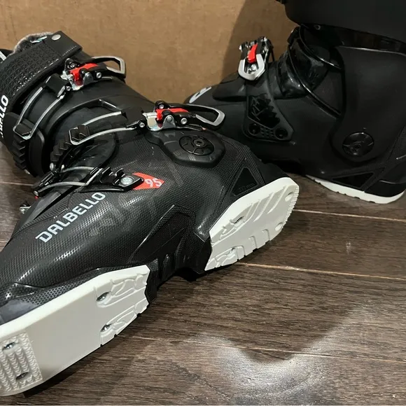 Dalbello Chakra 95 Women's Ski Boots, Size 6, Size 23.5, Brand New