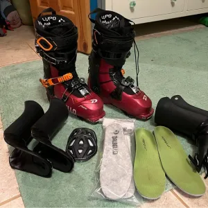 Dalbello Lupo AXHD 25/25.5. With 2 pairs of Tongues and Green Superfeet.