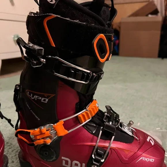 Dalbello Lupo AXHD 25/25.5. With 2 pairs of Tongues and Green Superfeet.