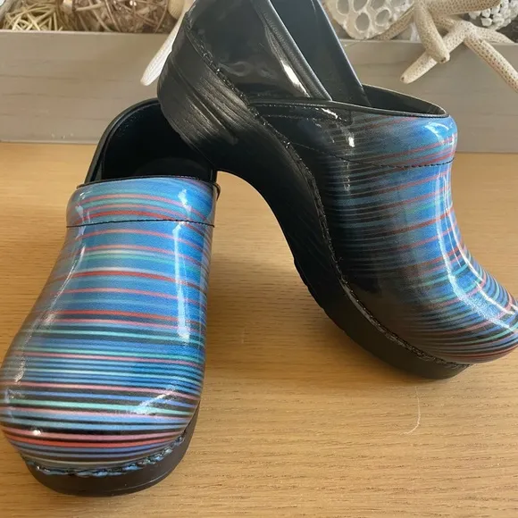 DANSKO PATENT LEATHER STRIPE CLOGS SIZE 36