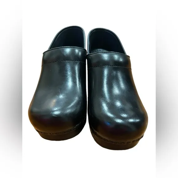 Dansko Professional slip resistant Black Leather Clogs| medical shoes 38 | 7.5