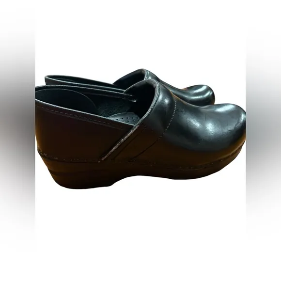 Dansko Professional slip resistant Black Leather Clogs| medical shoes 38 | 7.5
