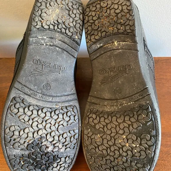 Dansko XP 2.0 Black Clogs
