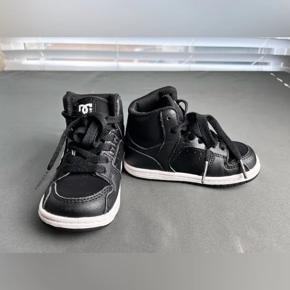 DC High top leather skate shoes Toddler size 6.0