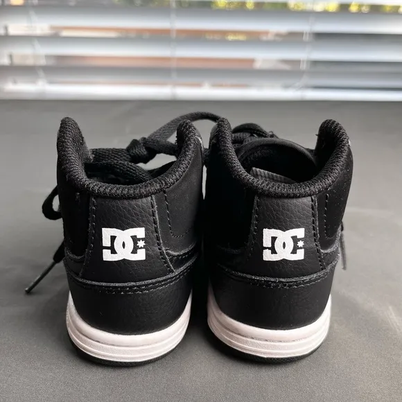 DC High top leather skate shoes Toddler size 6.0