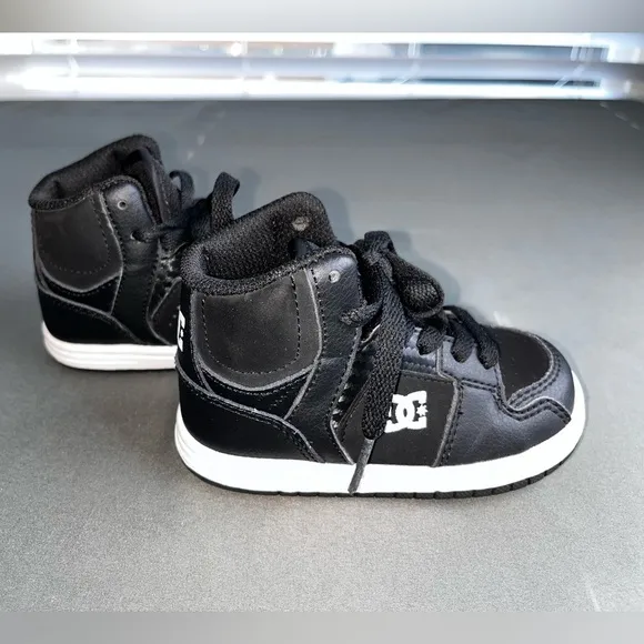 DC High top leather skate shoes Toddler size 6.0