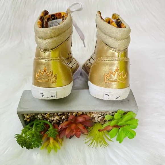 Disney D-Signed Crownin Around Gold Metallic Crown High Top Shoes, 3