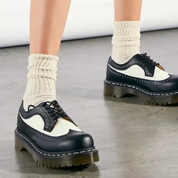 Dr. Martens 3989 Bex Brogue Oxford Size 7