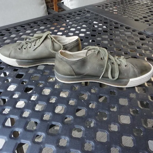 DR. MARTENS Men's/Women's Low Top British Green Lace Up Tennis Shoes Size 8M/9L