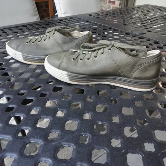 DR. MARTENS Men's/Women's Low Top British Green Lace Up Tennis Shoes Size 8M/9L