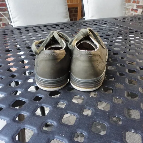 DR. MARTENS Men's/Women's Low Top British Green Lace Up Tennis Shoes Size 8M/9L