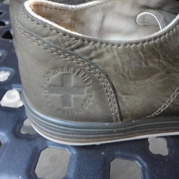 DR. MARTENS Men's/Women's Low Top British Green Lace Up Tennis Shoes Size 8M/9L