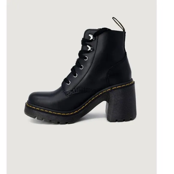 Dr. Martens NWOB size 6‎ women’s 6 Tie Jesy Sendal platform boots
