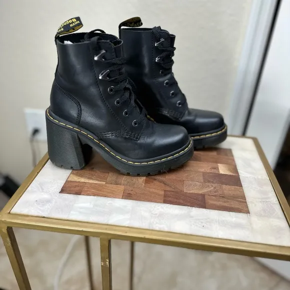 Dr. Martens NWOB size 6‎ women’s 6 Tie Jesy Sendal platform boots