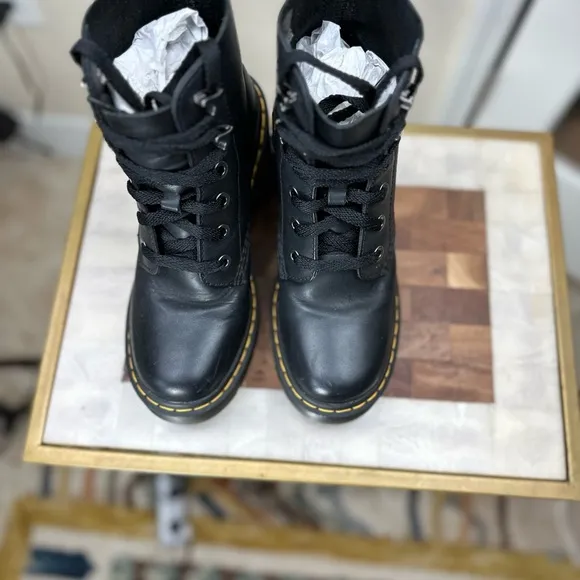 Dr. Martens NWOB size 6‎ women’s 6 Tie Jesy Sendal platform boots
