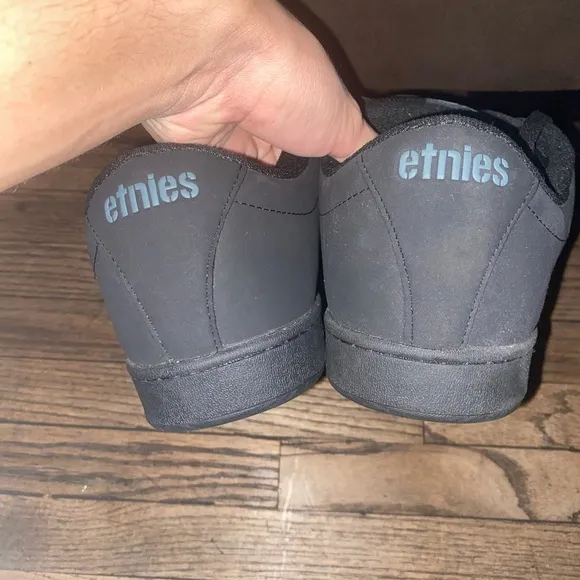 Etnies kingpin skate shoes